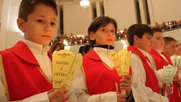 Paștele catolic, sărbătorit sâmbătă seara, de la ora 19.00: "Începem sfânta Liturghie, prin binecuvântarea Focului, prin binecuvântarea Lumânării Pascale"