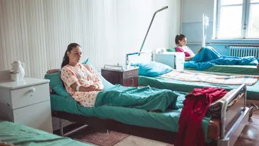 O femeie întoarsă din Thailanda, suspectă de febră tifoidă (VIDEO)