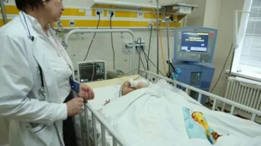 Doi copii cu enterocolită au fost transferaţi de la spitalul din Piteşti la Bucureşti