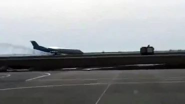 Un avion a aterizat forțat, fără roți, pe un aeroport din Kazahstan. Toate cele 116 persoane de la bord au ajuns în siguranță la sol (VIDEO)