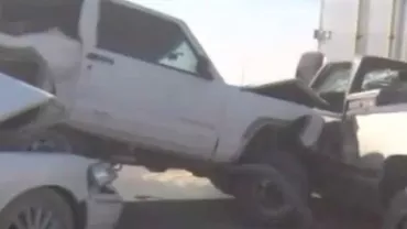 Accident de proporții pe o autostradă din California. Aproape 15 mașini s-au bușit în urma unei furtuni de nisip (FOTO)