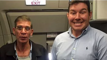 Situație ridicolă în luarea de ostatici din avionul companiei EgyptAir: Pasagerii s-au pozat cu pseudo-teroristul și le-au trimis prietenilor fotografii pe rețelele de socializare (FOTO)