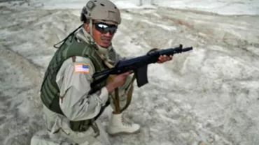 Investigație BBC: Rușii au trucat un filmuleț care prezenta un bărbăt îmbrăcat ca soldat american împușcând Coranul  (VIDEO)