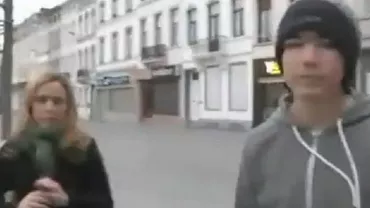 O echipă de jurnaliști din Italia, agresată de un minor, în timp ce transmitea din Molenbeek, Ferentariul islamist din Bruxelles (VIDEO)