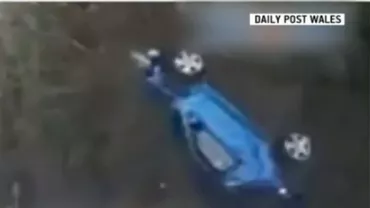 Doi șoferi din Țara Galilor au scăpat nevătămați în urma unui accident grav (VIDEO)