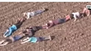 Săgeata umană. Un grup de copii din Marea Britanie a ajutat la prinderea unor infractori, formând o săgeată pe sol (VIDEO)