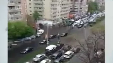 Iohannis, huiduit în trafic: Coloana oficială a președintelui a blocat din nou traficul din Capitală (VIDEO)