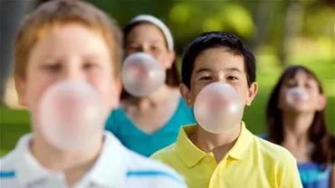 E-urile din guma de mestecat pot duce la cancer sau diabet (VIDEO)
