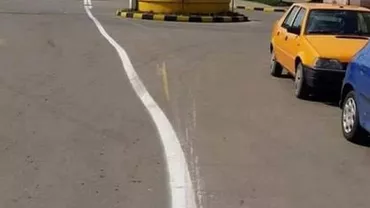 Dorel și-a făcut de lucru la Rovinari: A trasat o linie continuă peste trecerea de pietoni și peste sensul giratoriu (VIDEO)