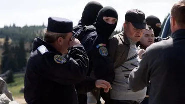 Revolta moților împotriva defrișărilor ilegale, stinsă cu gaze lacrimogene (VIDEO)