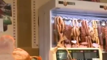 Un studiu arată că tot mai mulți români mănâncă mezeluri ieftine (VIDEO)