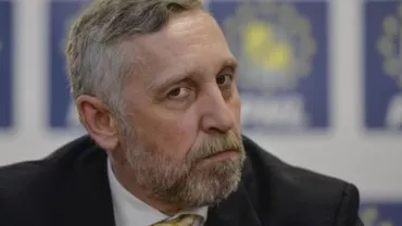 Munteanu îi critică pe tinerii care au protestat după ”Colectiv” la Patriarhie: Nu i-am văzut înghesuindu-se la ajutorarea săracilor și nici la viața cotidiană a Bisericii (VIDEO)