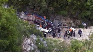 Grav accident rutier în India: 25 de persoane și-au pierdut viața după ce un autocar s-a prăbușit într-o prăpastie