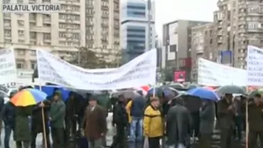 Protest al pădurarilor în fața Guvernului: Forestierii cer demisia ministrului Mediului (VIDEO)