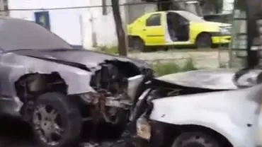 Două mașini au ars ca o torță într-un cartier din Constanța (VIDEO)