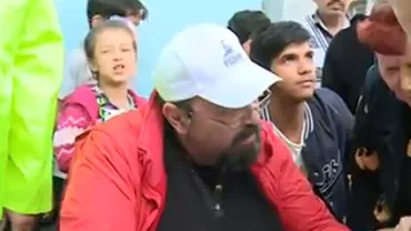 Circ la strângerea de semnături pentru Piedone. Fostul edil a făcut o baie de mulțime într-un cartier social din Sectorul 4: Probabil că luni o să îmi depun candidatura (VIDEO)
