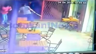 Bătaie cu bâte şi săbii într-un bar din Botoşani. Agresorii au ajuns la poliție (VIDEO)