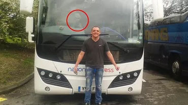 Un bărbat a surprins o siluetă înfricoșătoare, în timp ce s-a fotografiat în fața unui autocar gol (FOTO)