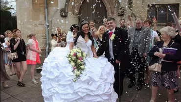 Nuntă de romi în Anglia: Mireasa a avut o rochie de 60 de kilograme (VIDEO)