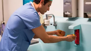 Ministerul Sănătăţii trece la verificări în cazul dezinfectanţilor produşi de Hexi Pharma, folosiţi în spitale. Tolontan: Este diluat de zece ori (VIDEO)