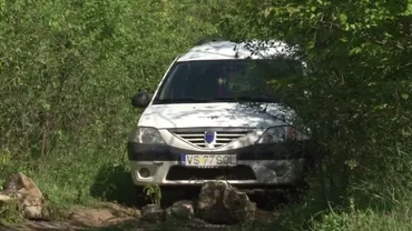 Ucidere în stil mafiot: Un bărbat din județul Bacău, omorât în bătaie lângă mașina sa. În calea lui au fost puși în mod intenționat niște bolovani (FOTO)