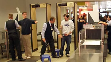 Măsuri extreme pe un aeroport din România: Agenți de securitate, acuzați că au supus mai mulți tineri israelieni de origine arabă la percheziții umilitoare (VIDEO)