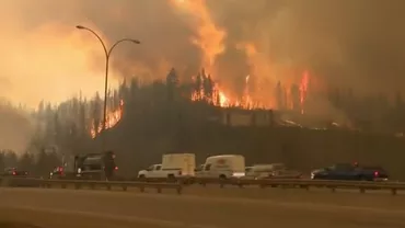 Canada: Un oraș a fost evacuat din cauza unui incendiu devastator în provincia Alberta (FOTO, VIDEO)
