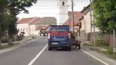 O căruță a fost spulberată de o dubă pe o șosea din Hunedoara. Momentul imactului, surprins de o cameră montată la bordul unei mașini (VIDEO)