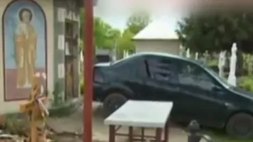 Un bărbat din Dragomireşti a cerut ca, după moarte, autoturismul să-i fie adus la căpătâi. Rudele s-au conformat (VIDEO)