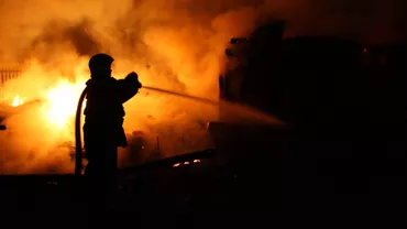 Incendiu de proporții la o rampă de gunoi din Cluj. Focul ar fi fost provocat
