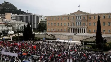 Grecia: 26.000 de persoane, proteste violente împotriva măsurilor de tăiere a pensiilor și mărire a taxelor aplicate de Guvernul elen (VIDEO, FOTO)