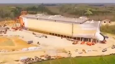 Proiect de dimensiuni biblice, în SUA. Megaconstrucția dintr-un parc de distracții seamănă perfect cu cea mai mare ambarcațiune de lemn din Biblie (VIDEO)