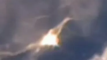 Apariție misterioasă: Stația Spațială Internațională a filmat un OZN care a părăsit atmosfera terestră (VIDEO)