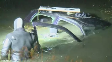 Cursa ca în filme în Capitală: Încercând să scape de polițiști, un șofer a ajuns cu mașina în lac