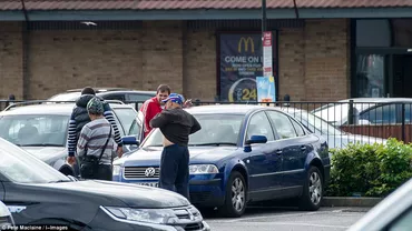 “Chiar și așa, tot e mai bine decât în România”. În ce condiții teribile trăiește un grup de imigranți români în Marea Britanie (VIDEO)