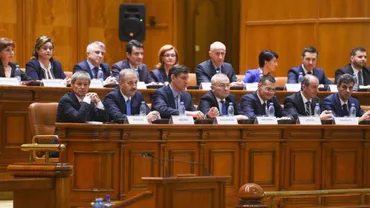 Retrospectiva Guvernului Cioloş, la şase luni de mandat: Crize în sănătate, patru miniştri plecaţi şi promisiuni neonorate (VIDEO)