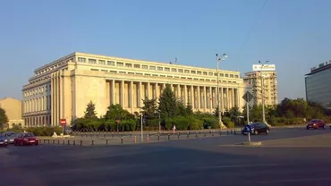 Scene de groază în Capitală! Un bărbat și-a dat foc în fața sediului Guvernului