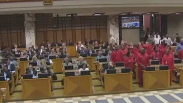 Scene rupte din filmele de acțiune în Parlamentul din Africa de Sud. Care a fost motivul scandalului (VIDEO)