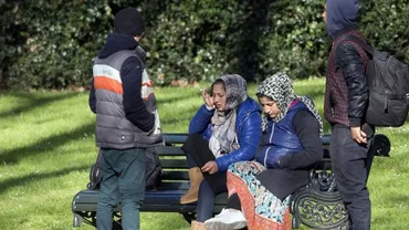 Nou articol critic al Daily Mail. Britanicii prezintă mai mulţi romi ca fiind români care au "invadat" Green Park (FOTO)