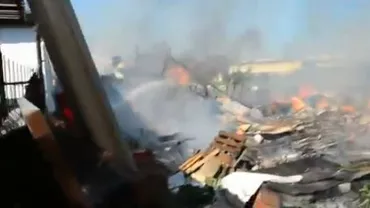 Incendiu la Timișoara: Flăcările au mistuit o baracă, iar o persoană a ajuns la spital (VIDEO)
