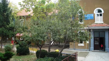 Anchetă la o şcoală cu nevoi speciale din Craiova, după ce un elev are capul spart, iar altul are dinţii rupţi