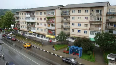 Trupul neînsuflețit al unui bărbat, descoperit într-un bloc din Dâmbovița după o săptămână