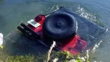 Un jeep a fost găsit într-un lac din Vadu: Se caută proprietarul (VIDEO)