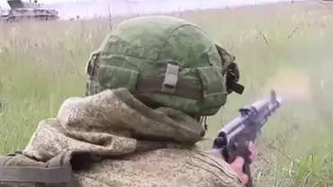 Premieră militară în Rusia! Soldații testează o metodă unică de luptă (VIDEO)