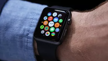 Apple e tot mai disperat să le dea cumpărătorilor un motiv să achiziționeze ceasul inteligent