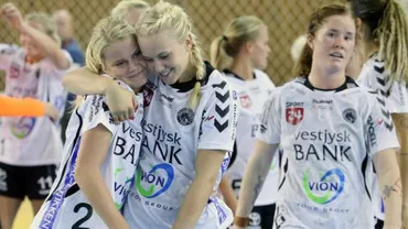 Fotografie îndrăzneață cu handbalistele daneze! Sportivele le-au făcut o surpriză fanilor după câștigarea Cupei Cupelor (FOTO)