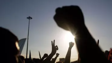 Protest în Piața Constituției: Sute de angajați din sectorul protecției mediului își exprimă nemulțumirea față de salarizarea din sistem