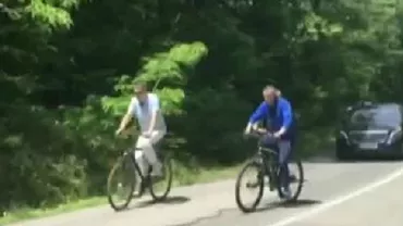 Iohannis face mișcare la Sibiu. Președintele, însoțit de SPP-iști în timpul unei plimbări cu bicicleta (VIDEO)