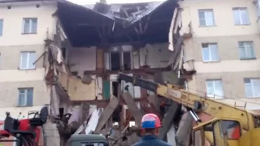 Un bloc de apartamente s-a prăbușit într-o localitate din Rusia. Cel puțin o persoană a murit (VIDEO)