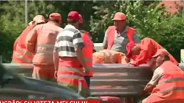 Circa 20 de muncitori, două utilaje și o coadă imensă de autoturisme: Separatoarele de pe DN1 se montează cu viteza melcului (VIDEO)